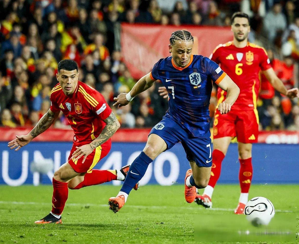 荷兰队在点球大战中战胜乌克兰，晋级欧国联四强的简单介绍