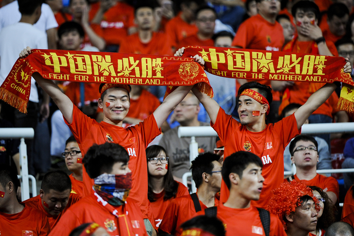 燃情足球盛宴继续上演，球迷热情过载的简单介绍