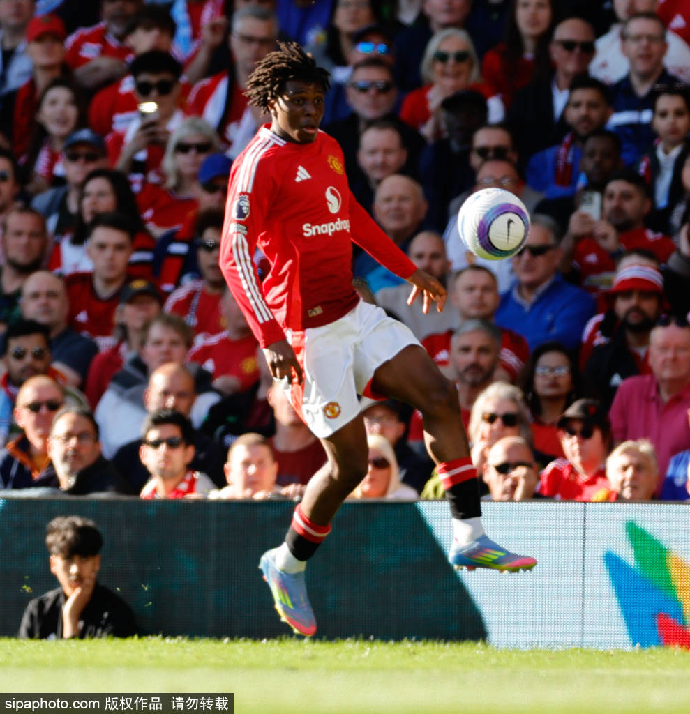 包含巴黎四球巴塞尔拿下欧冠小组赛首胜的词条