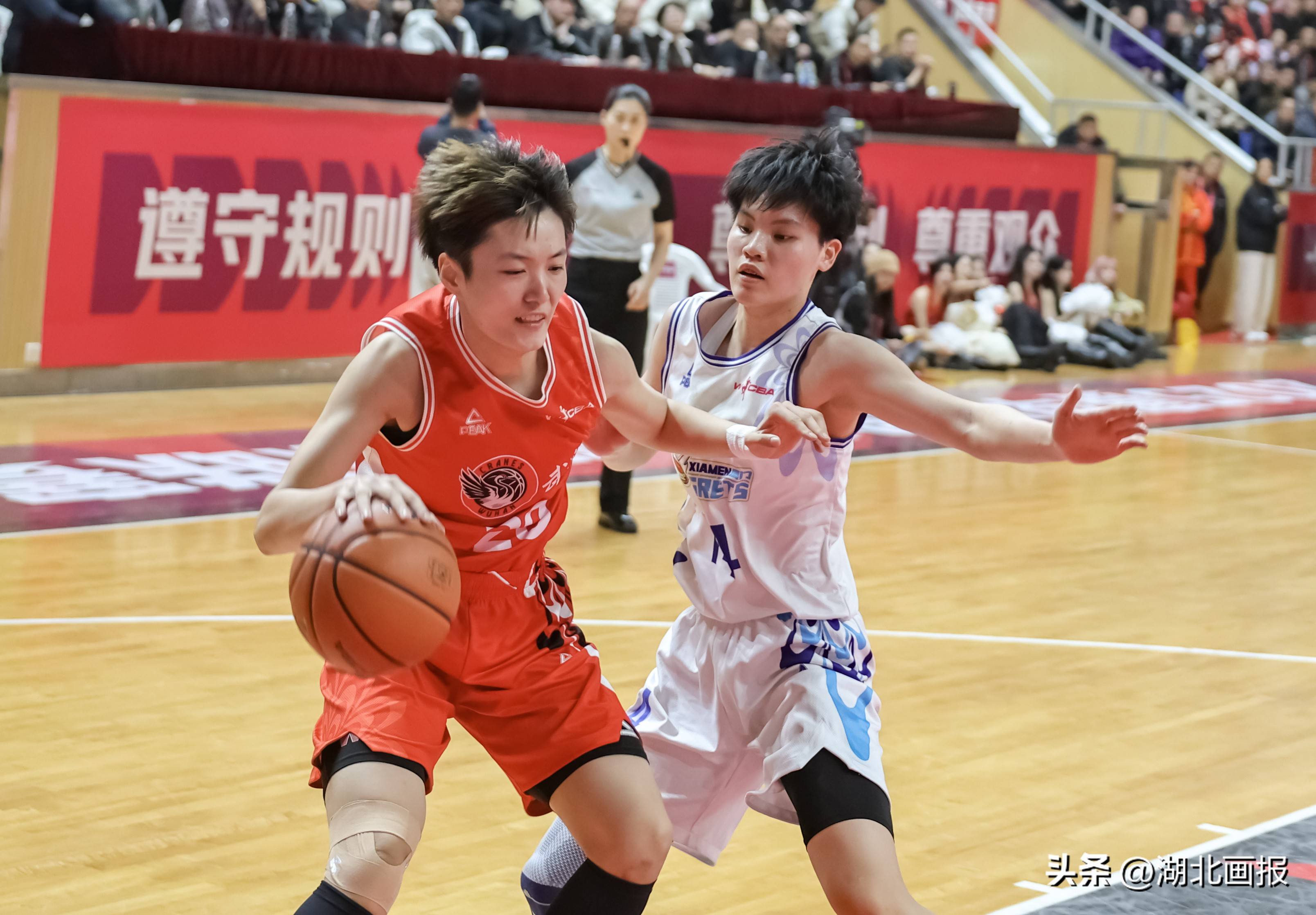 上海女篮取得连胜，状态火爆引领全联赛的简单介绍