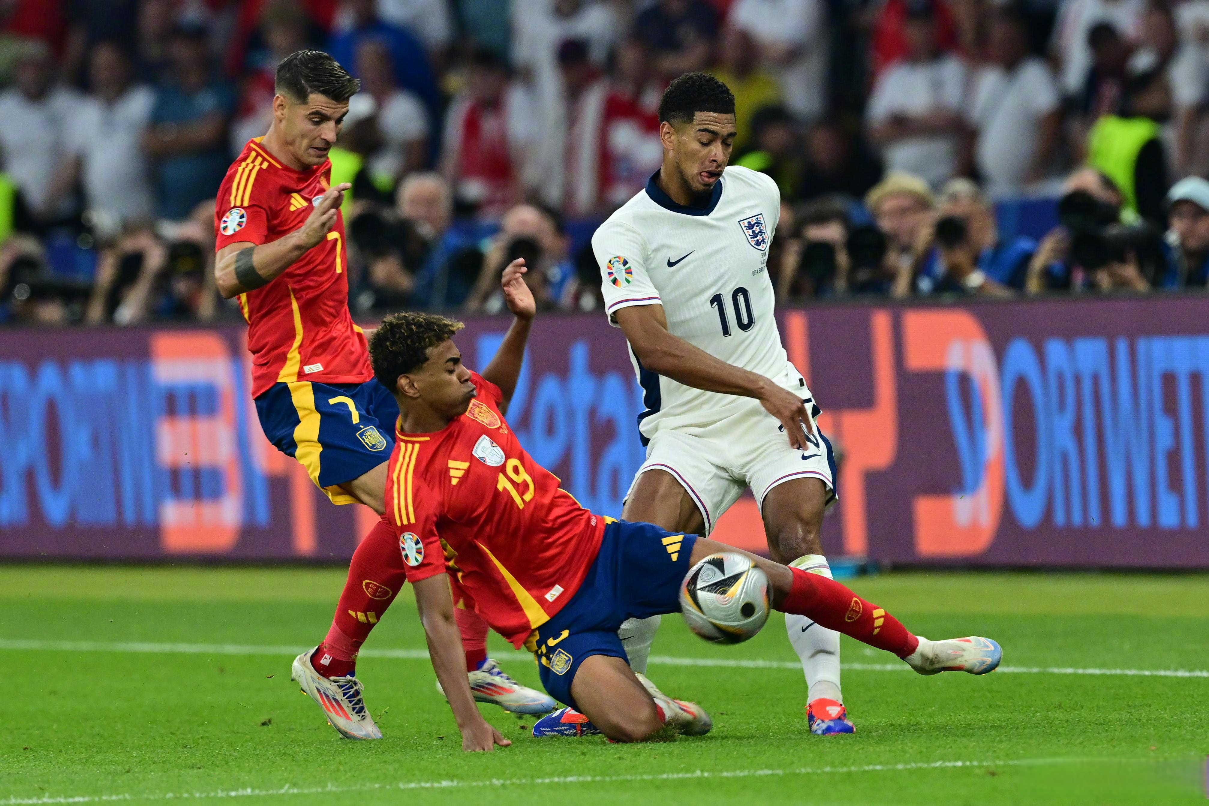 欧洲杯资格赛决赛落幕，冠军尽展风采的简单介绍