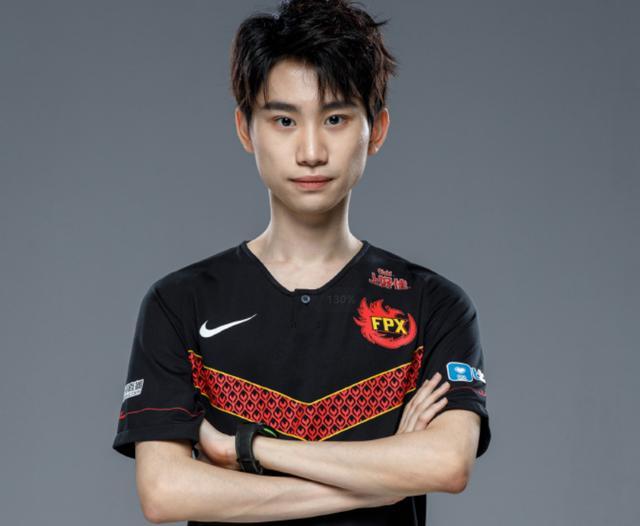 Doinb在雄鹿比赛中重要助攻，夺冠引发热议！再创辉煌时刻(21年雄鹿夺冠球员数据)